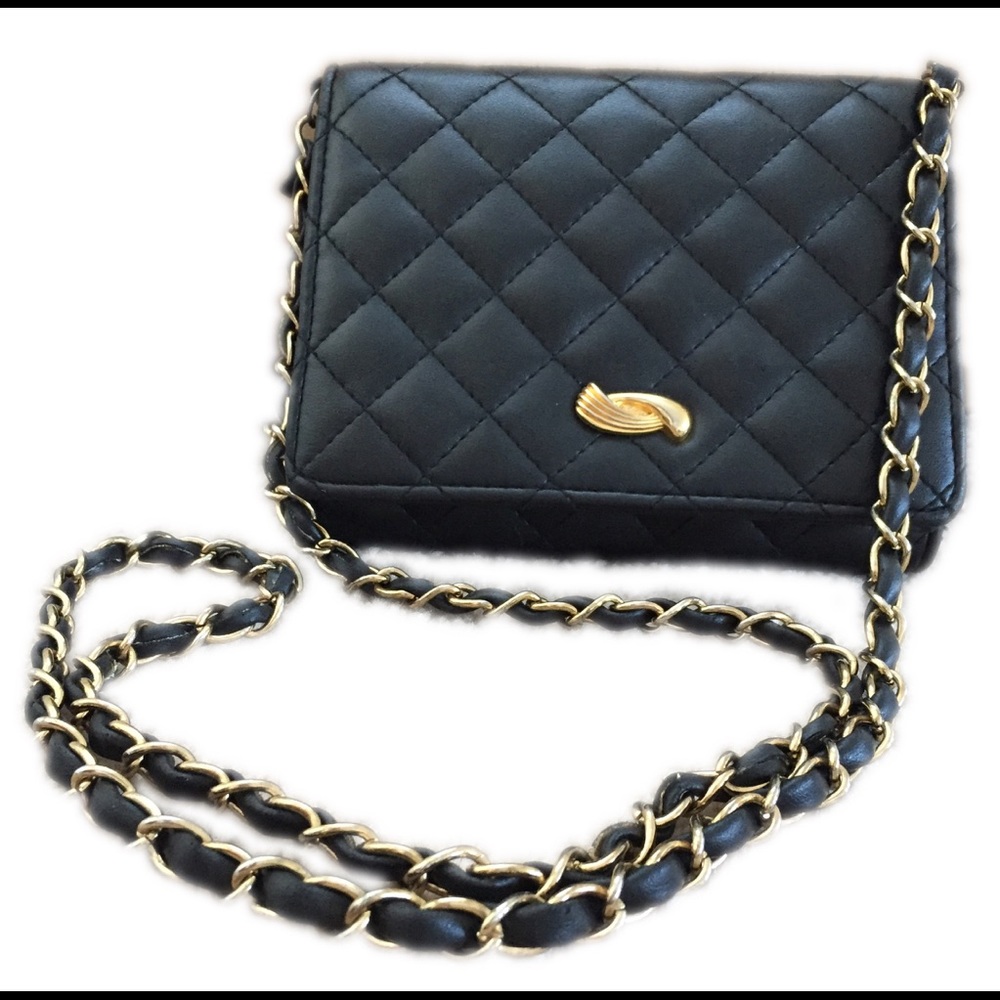Vintage black quilted handbag